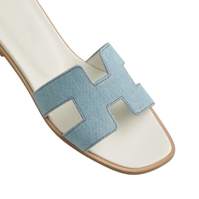 8c89cb57-fb09-49b8-bd9c-fdcb4a8d2ebf.jpeg Hermes Blue Denim Oran Flat Sandals - Image 4
