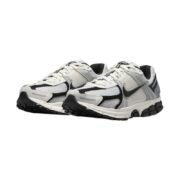 Nike Zoom Vomero 5 - Photon Dust Black - Image 3