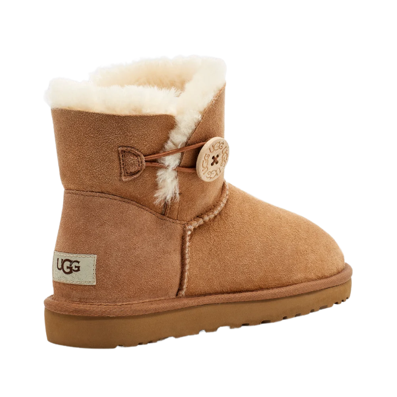 Untitled-design-2025-02-07T153934.800.png UGG Bailey Button II - Chestnut - Image 4