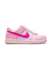 Nike Dunk Low Triple pink